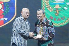 Peduli Pengembangan UMKM dan Potensi Sumber Daya Lokal, Syamsuar Dapat Penghargaan dari Kompas TV