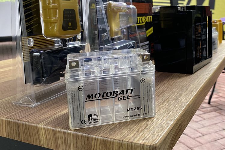 Aki motor maintenance free (MF) berbahan gel produksi Motobatt Indonesia
