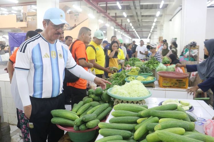 Usai Ricuh Penertiban, Gubernur Maluku Senam dan Dialog dengan Pedagang Pasar Mardika Ambon