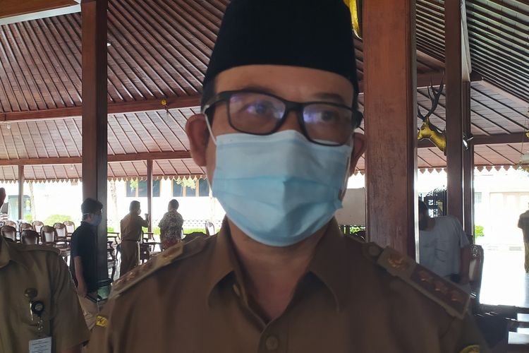 Bupati Banyumas Achmad Husein di di Pendapa Sipanji Purwokerto, Kabupaten Banyumas, Jawa Tengah, Senin (14/12/2020).