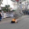 Tolak Kenaikan Harga BBM, Mahasiswa Banten Bakar Ban hingga Tutup Jalan 