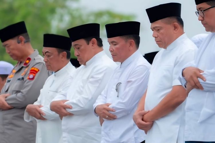 Kalimantan Tengah Diguyur Hujan Usai Gubernur dan Masyarakat Gelar Shalat Istisqa dan Doa Bersama