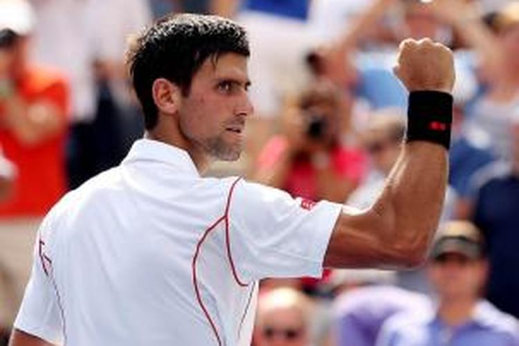 Petenis Serbia, Novak Djokovic, merayakan kemenangannya atas Benjamin Becker dari Jerman, pada babak kedua US Open (AS Terbuka), yang berlangsung di USTA Billie Jean King National Tennis Center, New York, Jumat (30/8/2013).