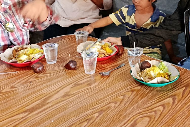 Sepiring Makanan Gratis di Bekasi yang Hapuskan Tanya: Hari Ini Makan dari Mana?