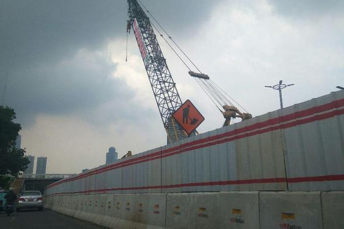 Pemagaran proyek underpass Mampang-Kuningan.