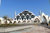 Pengelola Masjid Raya Al Jabbar Gratiskan Biaya Parkir