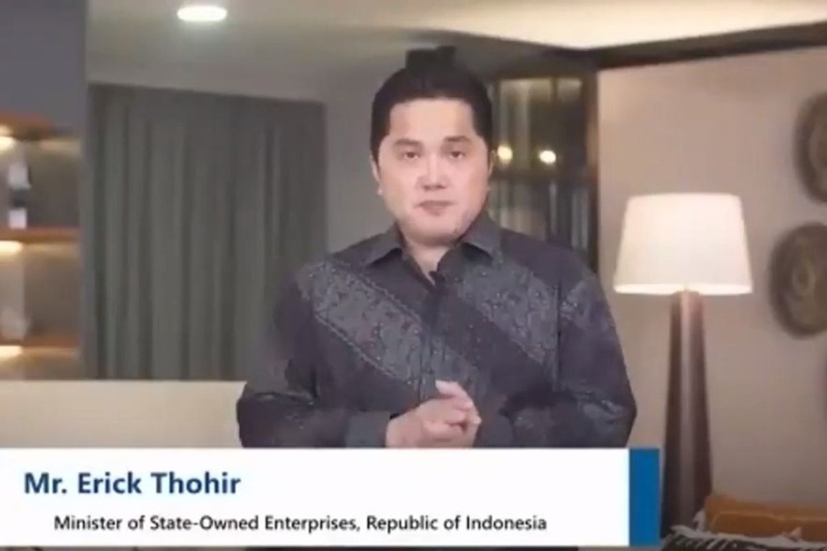 Menteri BUMN Erick Thohir saat menjadi pembicara kunci pada webinar FEB Untar.