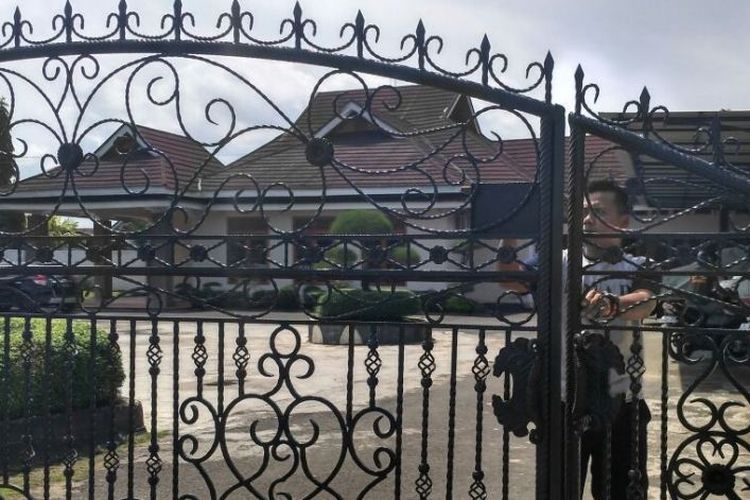 Rumah pribadi Gubernur Bengkulu, Ridwan Mukti, digeledah KPK, Kamis (6/7/2017).