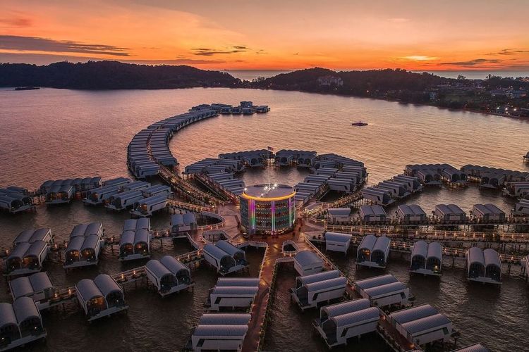 Kolam renang terbanyak di dunia ada di Lexis Hibiscus Port Dickson, Malaysia 