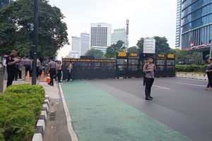 Massa BEM UI Dicegat Barikade Polisi Saat Hendak Menuju Bundaran HI