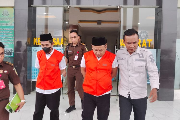 Dua tersangka korupsi Perusahaan Daerah Kabupaten Sumbawa Barat 