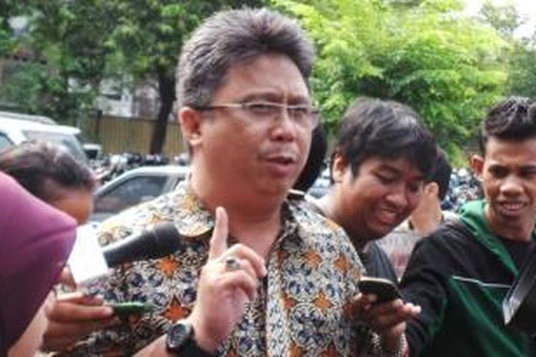 Paul Nelwan, pengusaha yang dekat dengan Sekretaris Kemenpora (sekarang mantan) Wafid Muharam, mengatakan, PT Adhi Karya menyumbangkan Rp 500 juta kepada Kementerian Pemuda dan Olahraga untuk membiayai pengiriman wasit ke Korea.