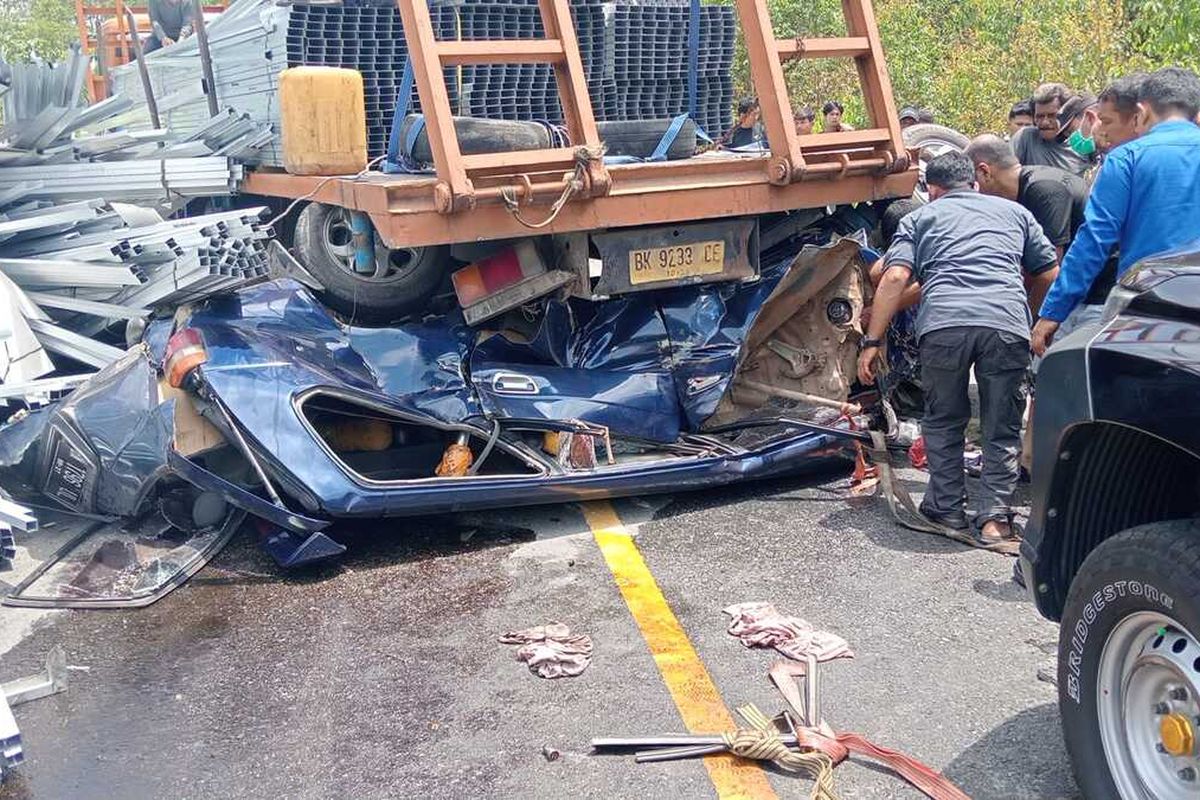 Foto: Insiden kecelakaan lalu lintas di jalan alternatif Simpang Palang-Simpang Sitahoan, Kabupaten Simalungun, Provinsi Sumut, Selasa (24/3/2026). Dokumentasi: Pos Pengamanan (Pos Pam).