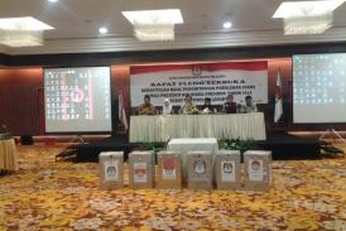 KPU DKI Jakarta melaksanakan pleno rekapitulasi pemilihan presiden di Hotel Borobudur, Jakarta, Sabtu (19/7/2014).