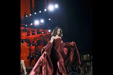 Cinta Laura Mengaku Sempat Tak Percaya Diri Tampil di Runway Paris Fashion Week 2024