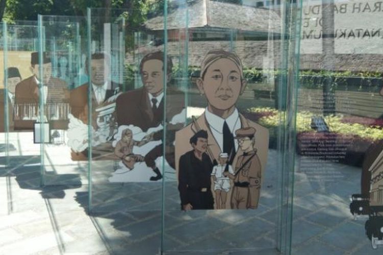 Foto-foto para pemimpin Bandung terpajang dalam kaca di Taman Sejarah Bandung.