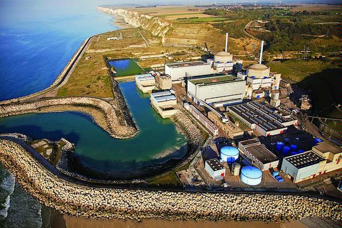 Pembangkit listrik tenaga nuklir di Penly milik Electricite de France yang punya unit produksi masing-masing 1.300 MW. Sekitar 85 persen pembangkit listrik di Perancis menggunakan energi nuklir.  