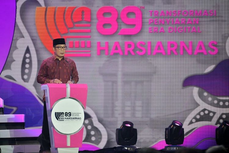 Gubernur Jabar Ridwan Kamil saat  menghadiri puncak Peringatan Hari Penyiaran Nasional (Harsiarnas) ke-89, di The House Convention Hall Paskal Hyper Square Kota Bandung, Jumat (1/4/2022).