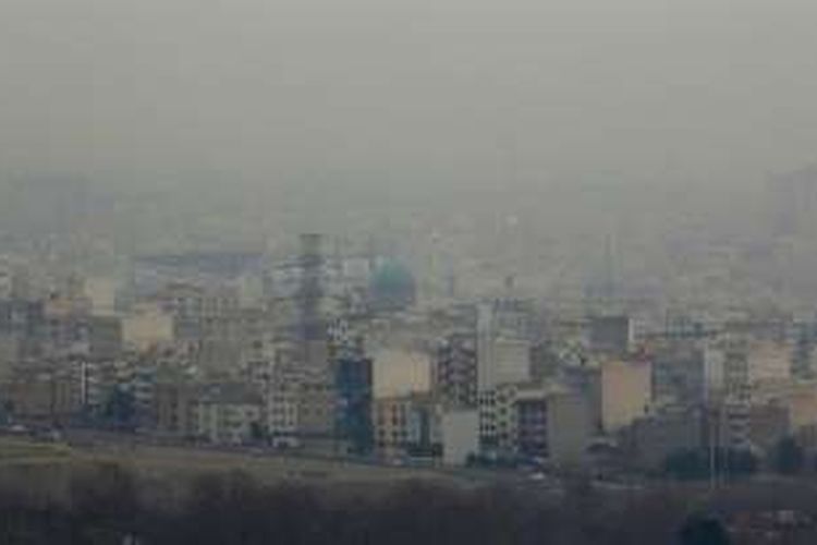 Polusi udara terburuk melanda Teheran, ibu kota Iran, Senin (14/11/2016) sehingga sekolah-sekolah ditutup. 