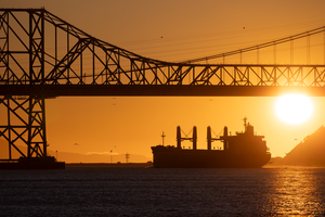 Trump Klaim AS Tangkap Kapal yang Bawa 'Hadiah' dari China untuk Iran