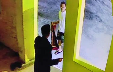 Berkat kamera pemantau (CCTV) di Masjid Al-Ikhwan, terduga pelaku yang menganiaya imam Masjid, Yusuf Katubi, hingga meninggal dunia berhasil diamankan polisi, Jumat (31/12/2021)