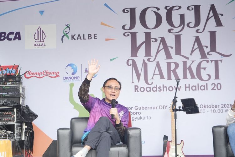 Sekretaris Utama BPJPH Muhammad Aqil Irham memberikan sambutan dalam pembukaan Jogja Halal Market 2025 di Yogyakarta sebagai bagian dari Roadshow Halal 20.