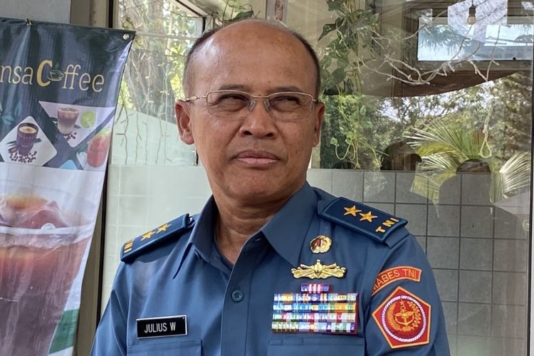 Kepala Puspen (Kapuspen) TNI Laksamana Muda Julius Widjojono saat ditemui di kompleks Puspen TNI, Cilangkap, Jakarta Timur, Kamis (26/10/2023).
