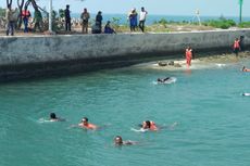 Sandiaga Berenang untuk Berkantor di Pulau Sebira