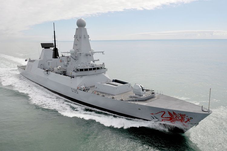 Kapal perusak HMS Dragon milik Angkatan Laut Kerajaan Inggris.