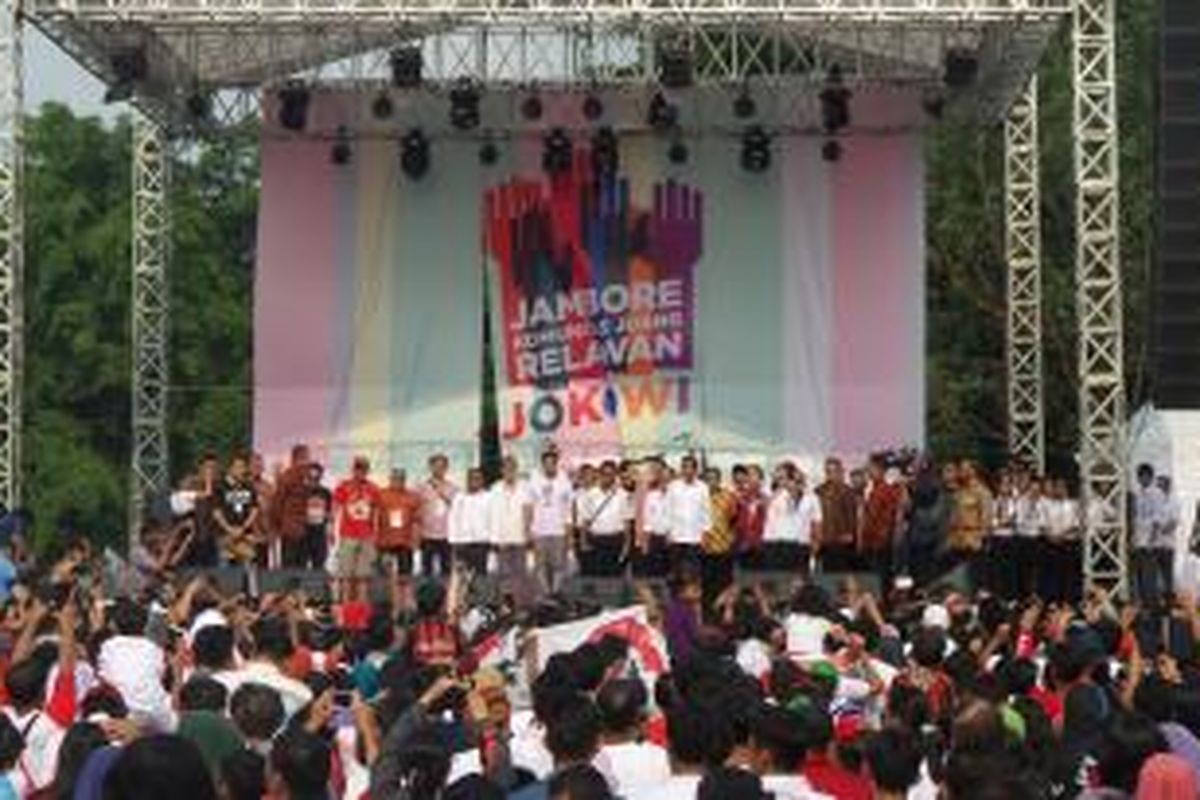 Ribuan orang memadati acara Jambore Komunitas Juang Relawan Jokowi di Bumi Perkemahan Cibubur, Jakarta, Sabtu (16/5/2015).