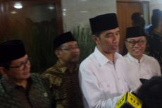 Secarik Kertas di Tangan Jokowi...