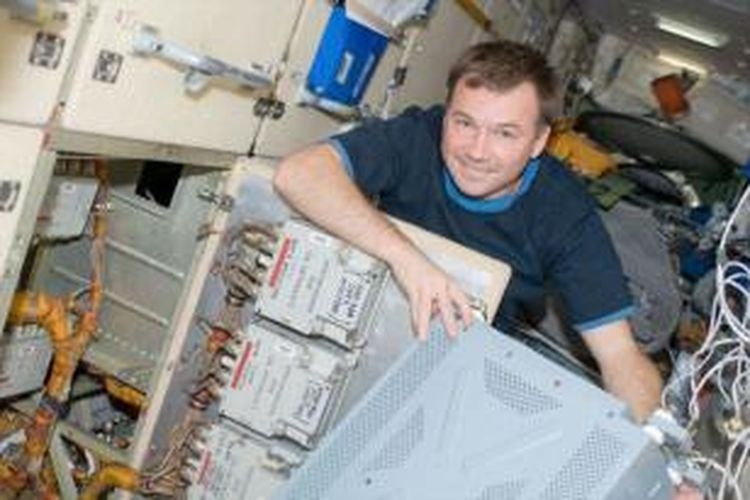 Kosmonot Rusia Yuri Lonchakov saat bertugas di Stasiun Angkasa Luar Internasional (ISS) pada 2008.