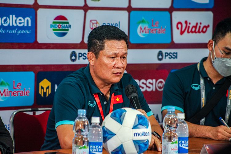 Pelatih timnas U16 Vietnam, Quoc Tuan. Terkini, timnas U16 Vietnam asuhan Nguyen Quoc Tuan takluk 0-1 dari timnas U16 Indonesia pada final Piala AFF U16 2022, Jumat (12/8/2022) malam WIB.