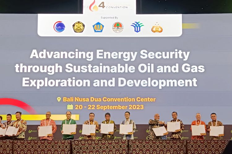 Penandatanganan kerja sama antara PT Perusahaan Gas Negara Tbk (PGN) bersama ExxonMobil Cepu Limited (EMCL), Husky-CNOOC Madura Limited (HCML), PT Pertamina EP (PEP), dan Petroliam Nasional Berhad (Petronas) dalam upaya meningkatkan ketahanan pasokan gas bumi nasional di Nusa Dua, Bali, Jumat (22/9/2023).

