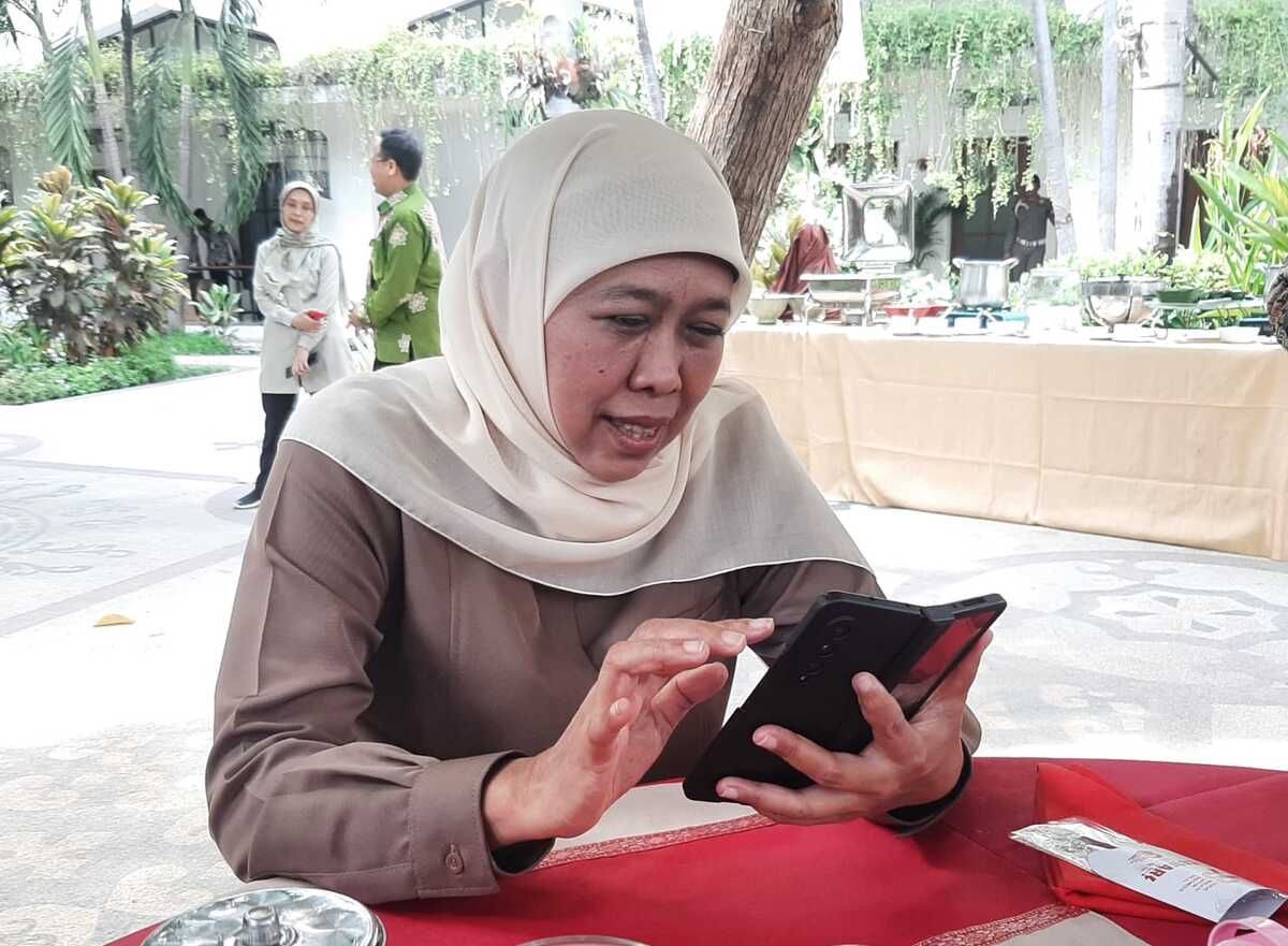 Khofifah Diduga Beri Sinyal Dukungan untuk Prabowo-Gibran