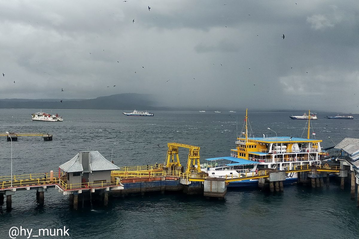 Kondisi Pelabuhan Ketapang Banyuwangi yang ditutup karena angin kencang, Senin (26/5/2025) 