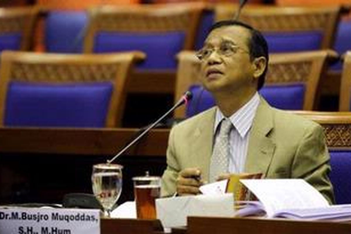 Ketua Komisi Pemberantasan Korupsi (KPK), Busyro Muqoddas, saat mengikuti uji kelayakan dan kepatutan oleh anggota Komisi III di Gedung DPR RI, Jakarta, Rabu (24/11/2010). 