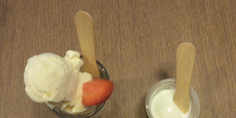 Perbandingan es krim vanilla ekonomi dengan es krim vanilla Haagen Dasz. 