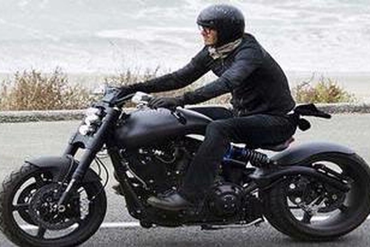 David Beckham mengendarai F131 Hellcat Combat di Los Angeles.