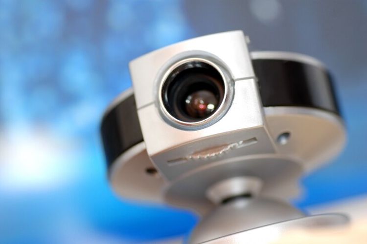 Ilustrasi sinar infrared di kamera CCTV.