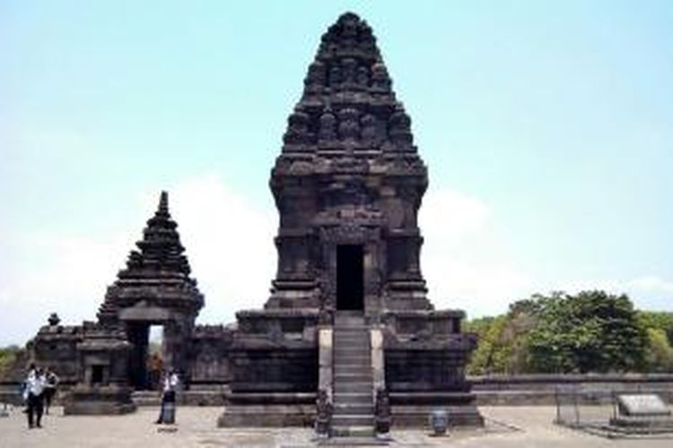 Candi Apit Utara di kompleks candi Prambanan di jadikan museum pengingat kedasyatan gempa Yogya Mei 2006 lalu