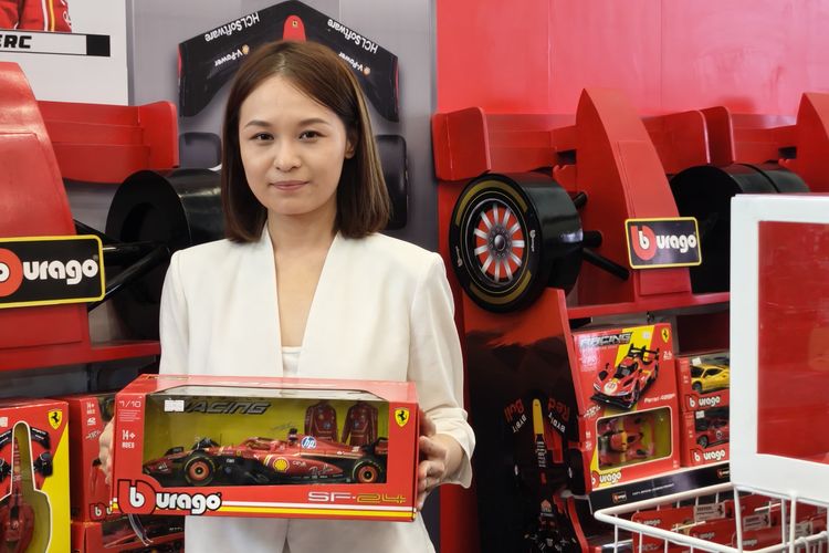 Eris Yang, General Manager Bburago Indonesia dijumpai di sela penyelenggaraan Indonesia Diecast Expo, di ICE BSD, Sabtu (25/10/2025).