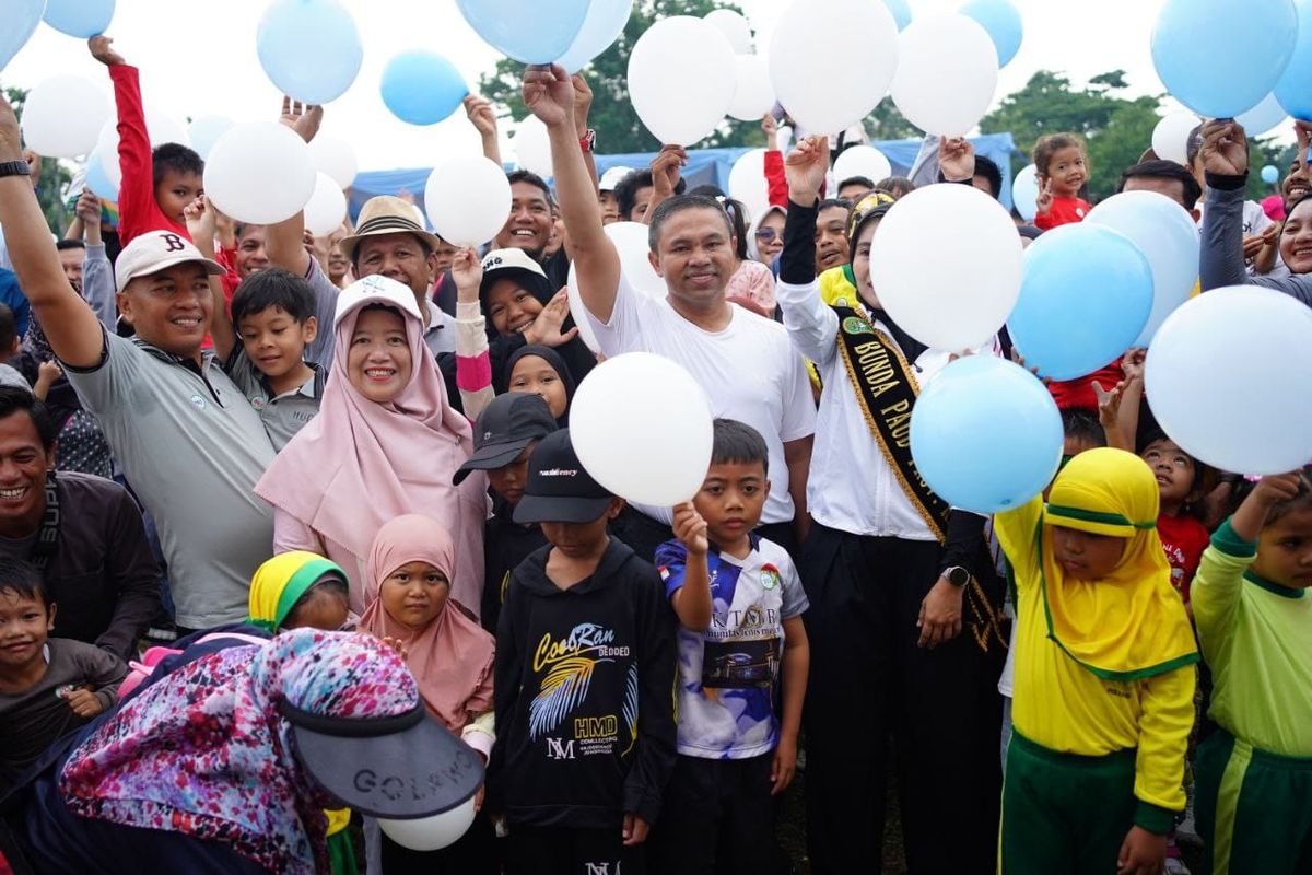 Suasana penuh kehangatan keluarga mewarnai peluncuran program Ayah Pelita Hatiku dan Pusat Pembelajaran Keluarga (Puspaga) Riau yang dipimpin langsung oleh Gubernur Riau, Abdul Wahid, di Pekanbaru, Minggu (28/9/2025). 