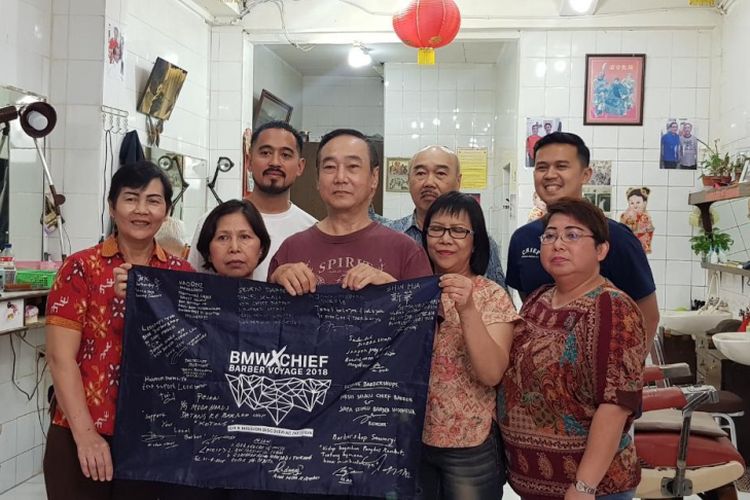 Chief Barber Voyage 2018 saat berkunjung ke pangkas rambut Ko Tang, Glodok, Jakarta