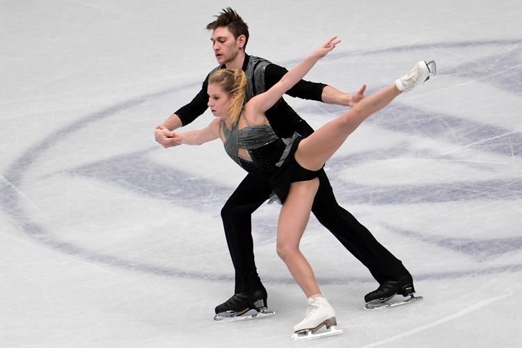 Ekaterina Alexandrovskaya dan Harley Windsor dari Australia tampil dalam Pairs short program pada World Figure Skating Championship 2018 di Milan, 21 Maret 2018.