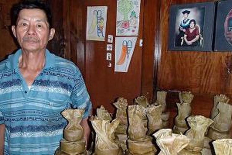 Yap Cun Teh (64), pembuat kue keranjang yang masih bertahan hingga sekarang.