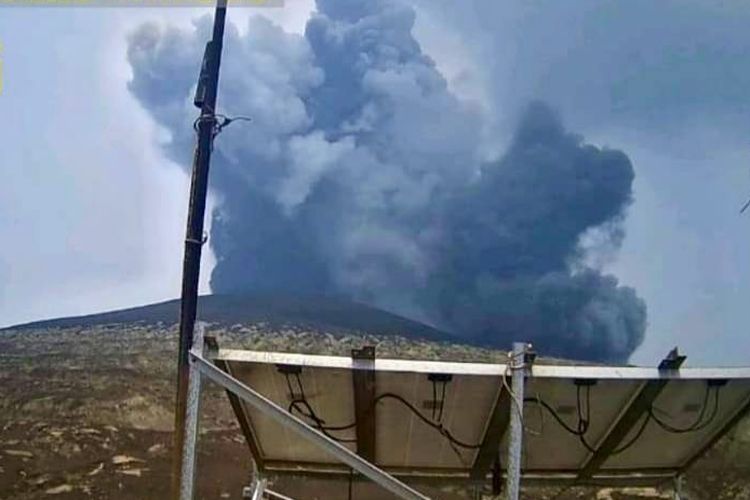 Gunung Anak Krakatau Erupsi 6 Kali, Ketinggian Abu Vulkanik 1.524 Meter Bergerak ke Barat