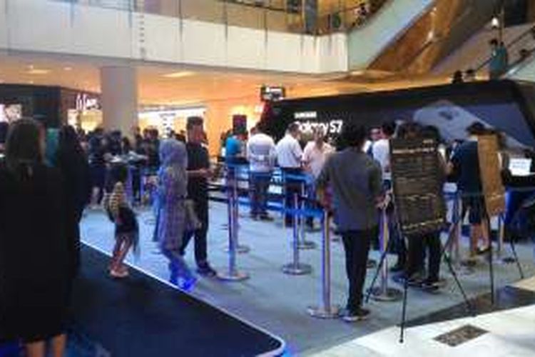 Suasana consumer launch Samsung Galaxy S7 dan S7 Edge di Atrium Mal Grand Indonesia, Jakarta, Sabtu (26/3/2016)