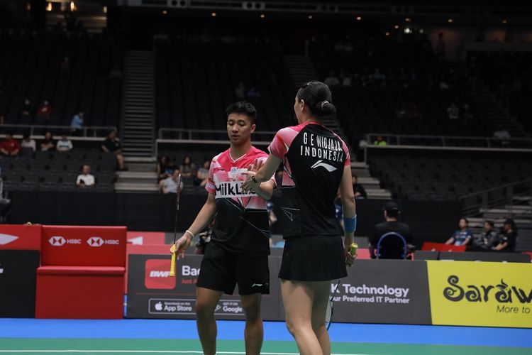 Ganda campuran Indonesia, Dejan Ferdinansyah/Gloria Emanuelle Widjaja, saat berjuang di babak 32 besar Singapore Open 2023, Selasa (6/6/2023) pagi WIB. Artikel ini berisi hasil China Open 2023.