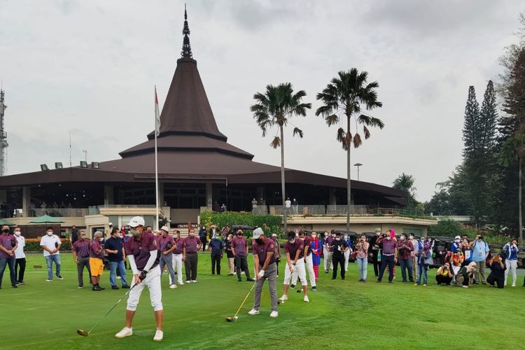 Turnamen golf Indonesian Corporate Golf Series Championship memperebutkan Piala Menteri Pariwisata dan Ekonomi Kreatif Republik Indonesia (Menparekraf) segera dilangsungkan pada tahun 2021 ini.